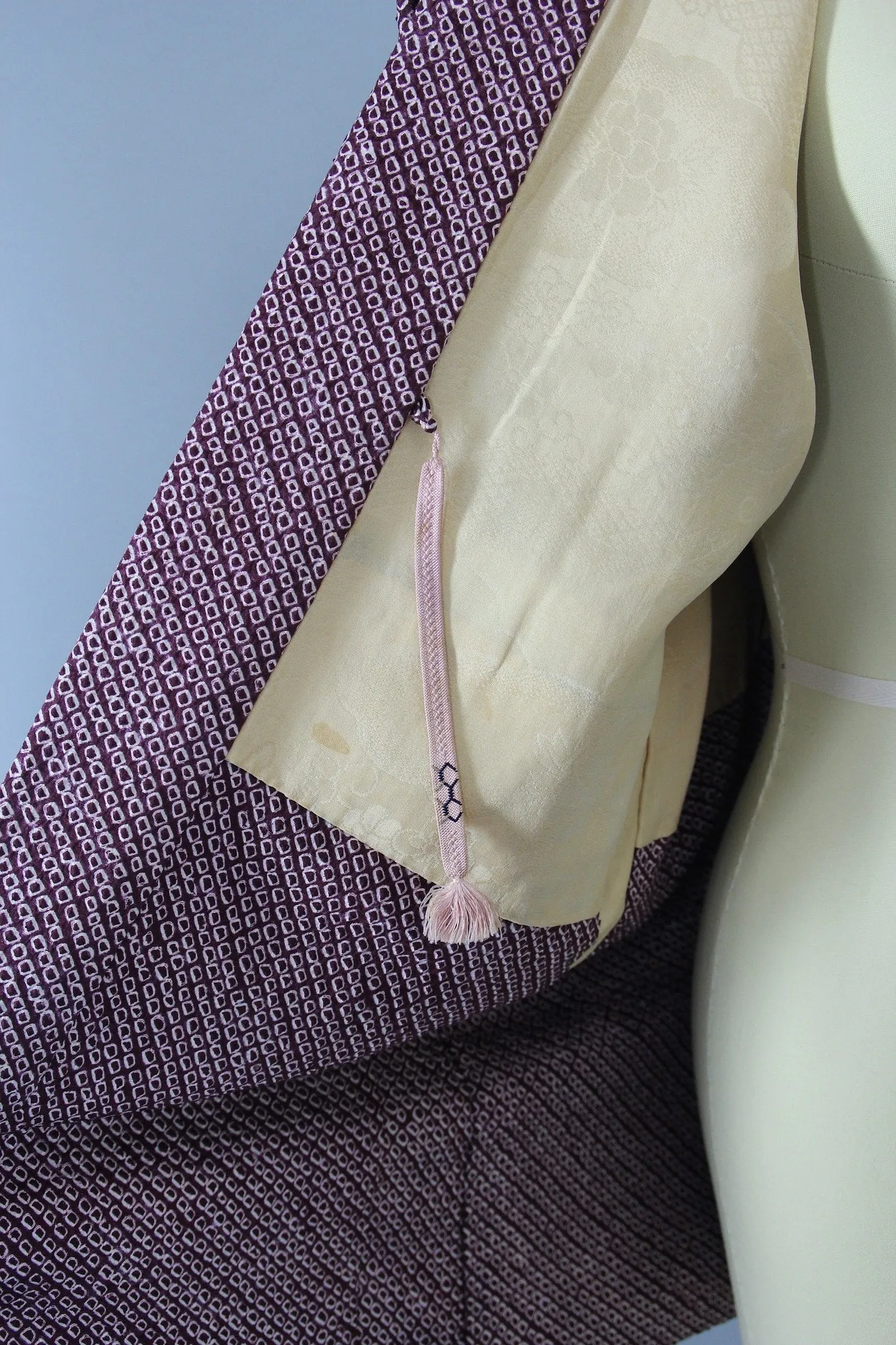 1960s Vintage Silk Haori Kimono Jacket with Purple Shibori Floral Pattern