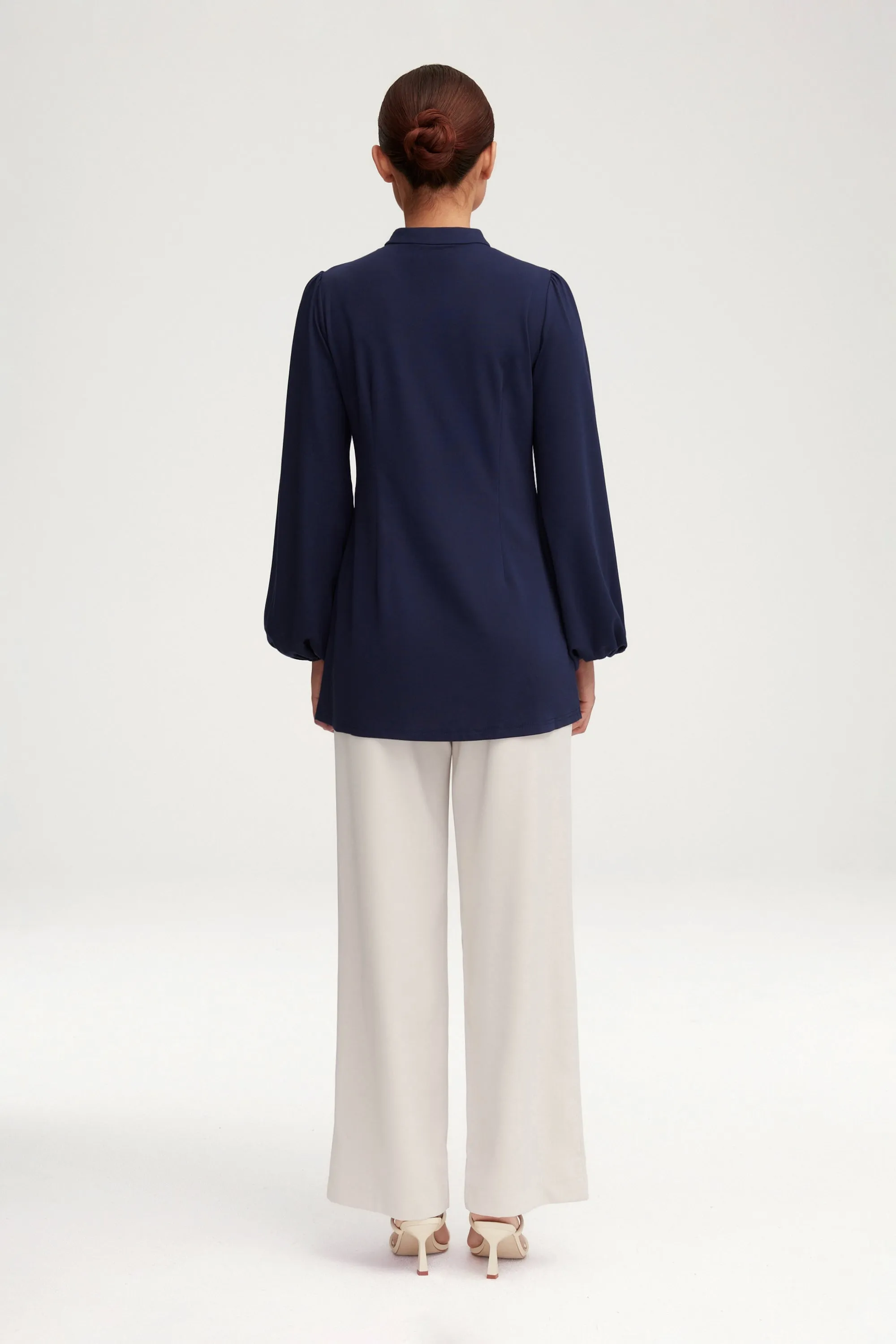 Chic Rayana Jersey Button-Down Top in Elegant Navy Blue